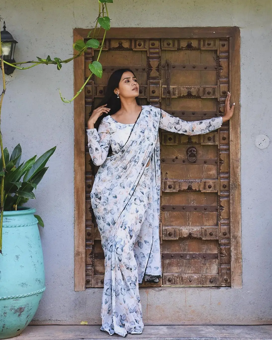 Indian Girl Kavya Shree In Traditional White Saree Blouse